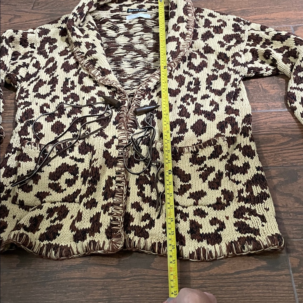 Harold’s vintage knitted by hand leopard grandpa sweater, whipped stitch design - Picture 5 of 8